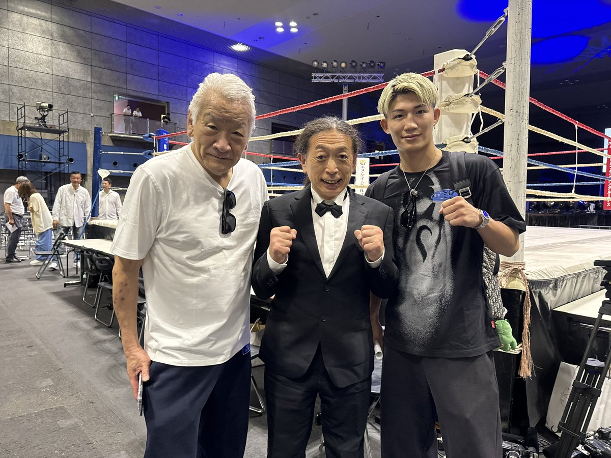 JF4745's tweet photo. 橋本敏彦会長、S-cup2025世界&amp;元KNOCK OUT-REDフェザー級&amp;WBCムエタイ日本統一フェザー級&amp;WPMF世界フェザー級暫定&amp;元INNOVATIONスーパーバンタム級王者 安本晴翔選手と3ショットを頂きました💪

☆令和8年7月26日(日)
☆ 「第11回岡山ジム主催興行ZAIMAX MUAYTHAI 2026 supported by NO KICK NO LIFE」 https://t.co/qd0TpKubvq