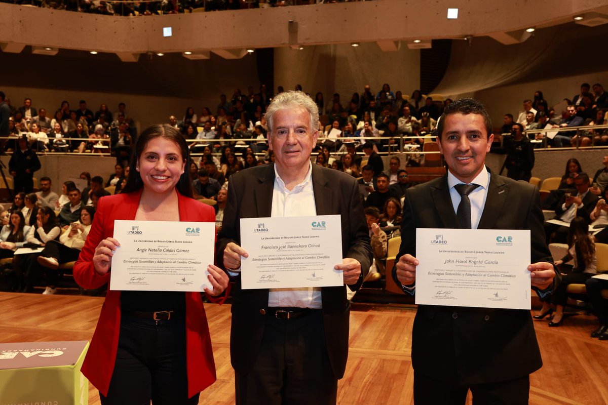 Alfred_Balle's tweet photo. Hoy celebramos la graduación de 181 nuevos líderes del agua que, desde sus territorios, están preparados para enfrentar el cambio climático. Con la @Utadeo_edu_co y la Escuela del Agua seguimos formando ciudadanos que convierten el conocimiento en acciones para proteger el agua y transformar sus comunidades.