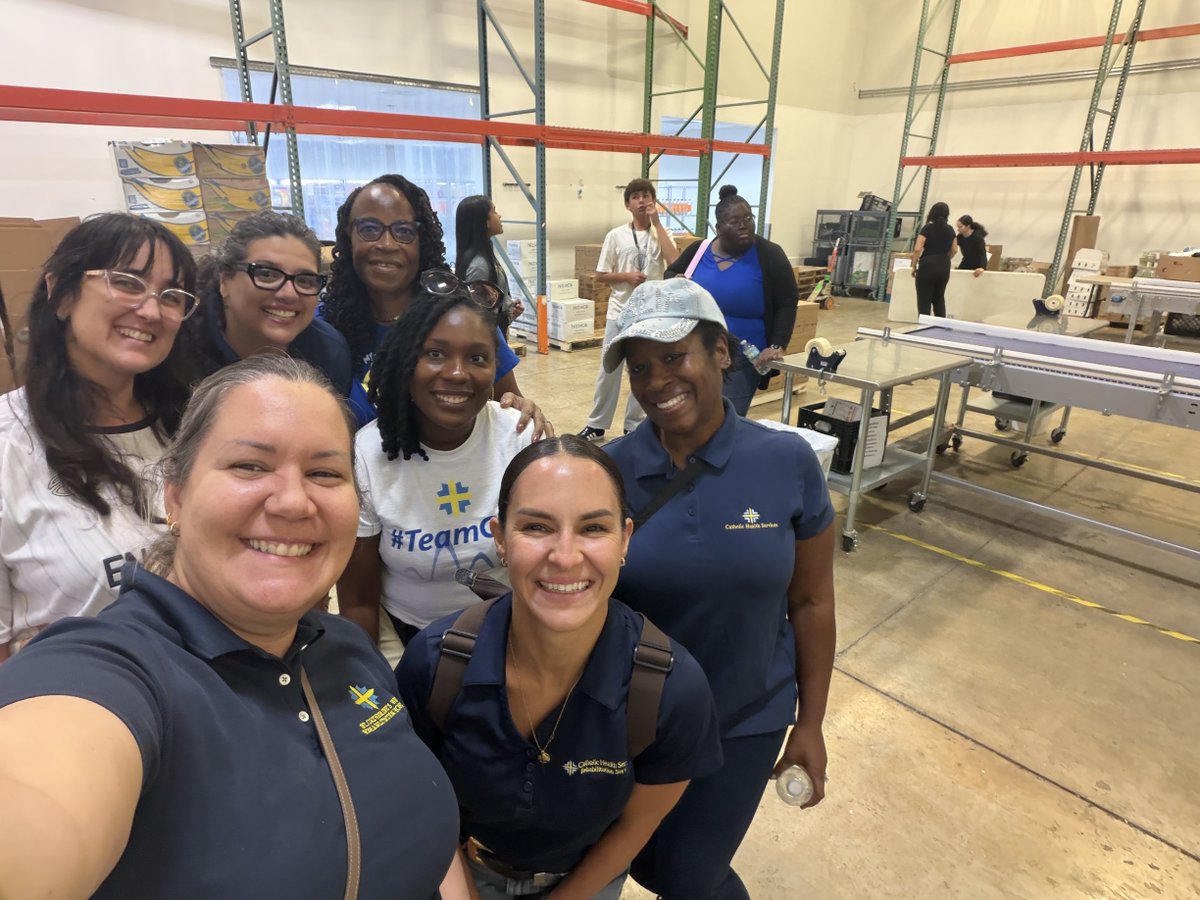 CatholicHealthX's tweet photo. Catholic Health Services employees joined Feeding South Florida to sort and pack food for local families. Across two shifts, volunteers helped pack 27,000 pounds of food, exceeding both goals by more than 20%.  #TeamCHS #Service #Volunteers https://t.co/JEPDueUije