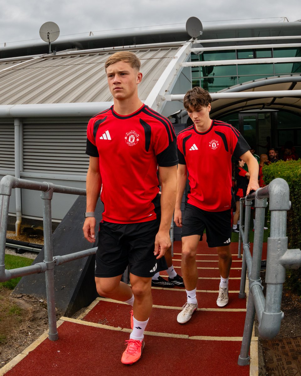 ManUtd's tweet photo. Look good, feel good 👊
