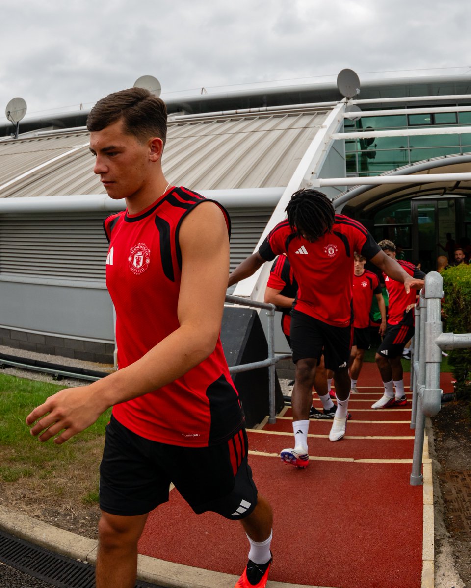 ManUtd's tweet photo. Look good, feel good 👊