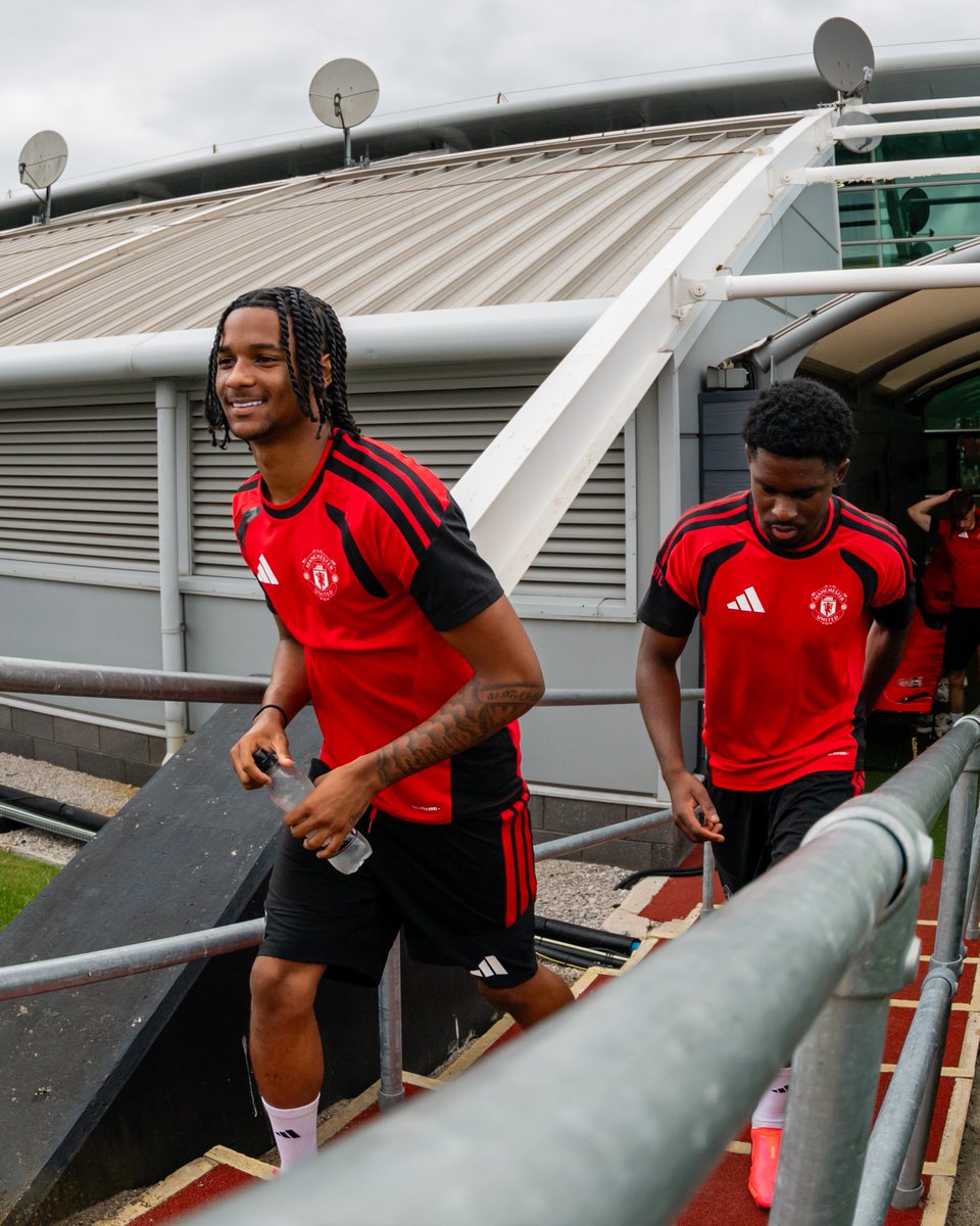 ManUtd's tweet photo. Look good, feel good 👊
