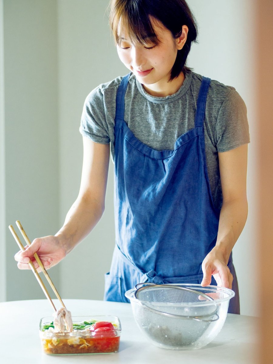 ORANGEPAGE_mag's tweet photo. 先日妹宅に行ったら作ってくれたのが
長谷川あかり（@akari_hasegawa）さんの『冷しゃぶのだしびたし』

豚しゃぶ＆ゆで野菜を、水と削り節、醤油で作る「お手軽だし」にひたすだけ。暑い日だったので、じゅんわりひんやりで、体がとてもよろこんでいました…☺
作っておけて、人が来る日にもいい🙌 https://t.co/stkPExJj2z
