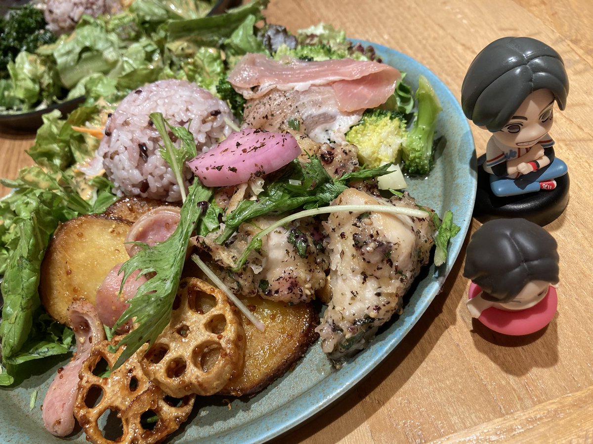WESTWESTS's tweet photo. M's market delicatessen でランチ🍽️
お野菜いっぱい美味しい😋

珈琲貴族で🍰☕️ https://t.co/TujthDOuaJ