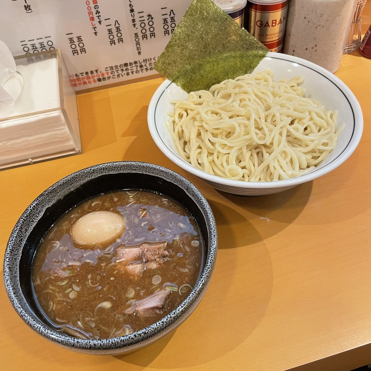 passandgo614's tweet photo. 2026-149🤗
【らーめん文蔵】三鷹
得つけめん

前回ラーメンだったので今回はつけ麺🙌
鶏・豚に魚介を合わせた濃厚つけ麺💯💯😆味は想像できるのにいざ食べてみると分厚い出汁感と存在感を発揮する力強い魚介の出汁感が印象的💯💯😍
長年愛されることがわかる安定豚魚つけ麺で今日もAmazing day!🥰💞💫 https://t.co/JhJ5TWMANb