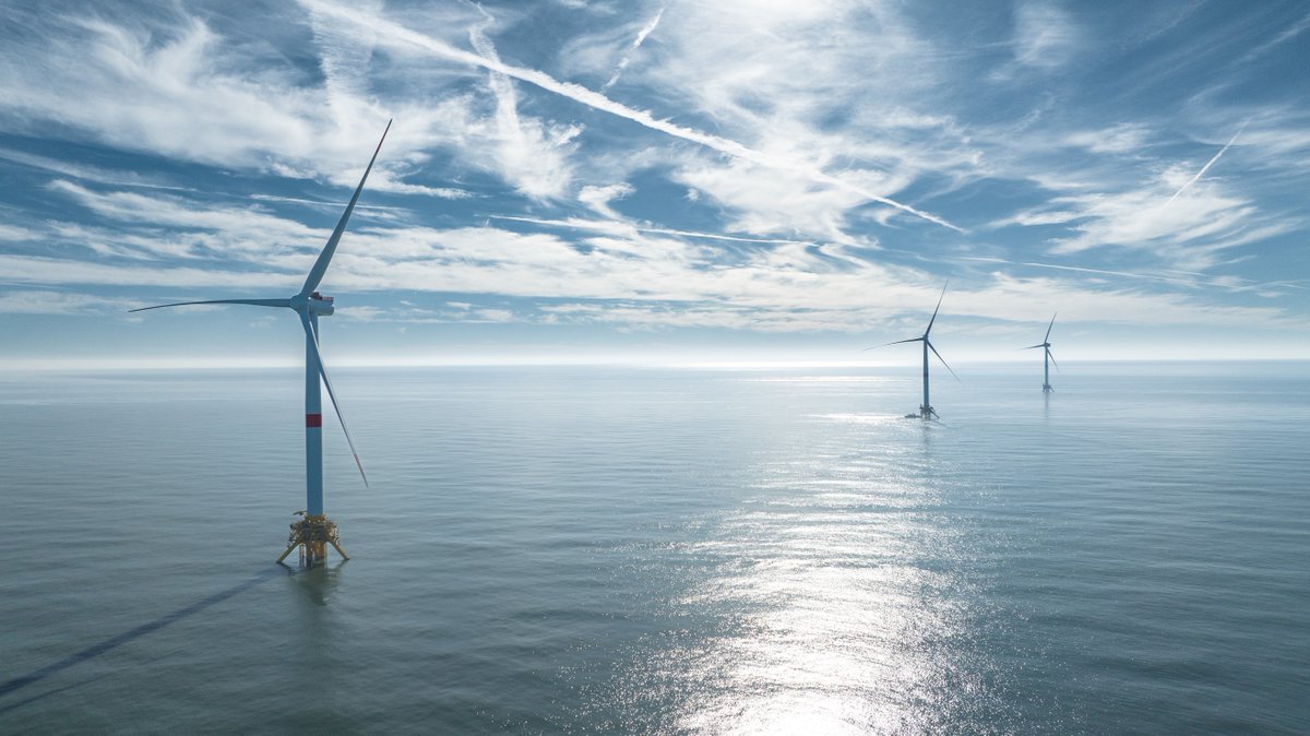MaRegionSud's tweet photo. 🌊 En Région Sud, la mer est bien plus qu'un paysage : c'est un véritable moteur de notre économie.

Avec plus de 100 000 emplois liés à la mer, notre territoire est aujourd'hui la première économie maritime de France. Transport, construction navale, tourisme, recherche, énergies marines… la mer fait vivre des milliers de femmes et d'hommes et participe chaque jour au dynamisme de notre région.

Un atout majeur qui confirme le rôle de la Région Sud comme territoire d'innovation, de savoir-faire et d'excellence maritime. ⚓

Découvrez les chiffres clés et les filières qui font de la mer une force pour notre territoire 👉 https://t.co/JIygjpcdkJ