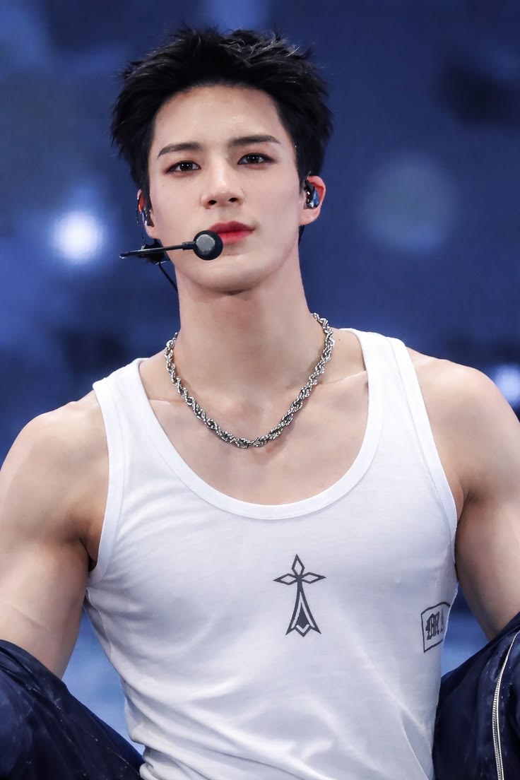 FashionistD's tweet photo. YOUR FAVORITE SUPERMODELS FROM JULY 2026 - PART 2:
1. #JENO - Part 1 https://t.co/KWlX3Uh4tY