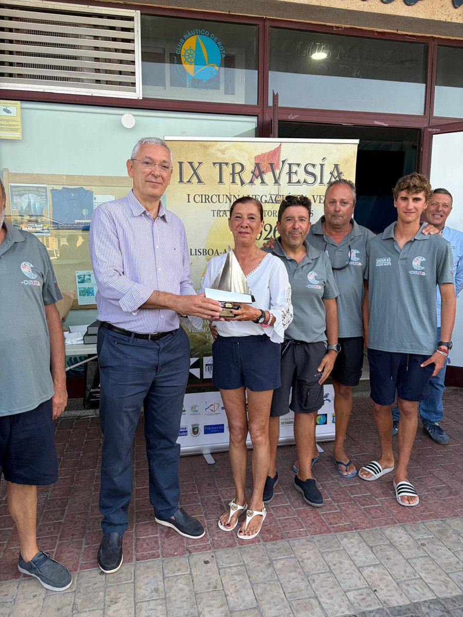 PuertosAND's tweet photo. ⚓ Asistimos en el puerto de Rota a la entrega de trofeos de la IX Travesía I Circunnavegación a Vela Tratado de Tordesillas 2026 organizada por la Asociación V Centenario. 
Nuestro director general, @iaossorio, hizo entrega del Premio Especial Junta de Andalucía a los ganadores https://t.co/qKqo5WHap1