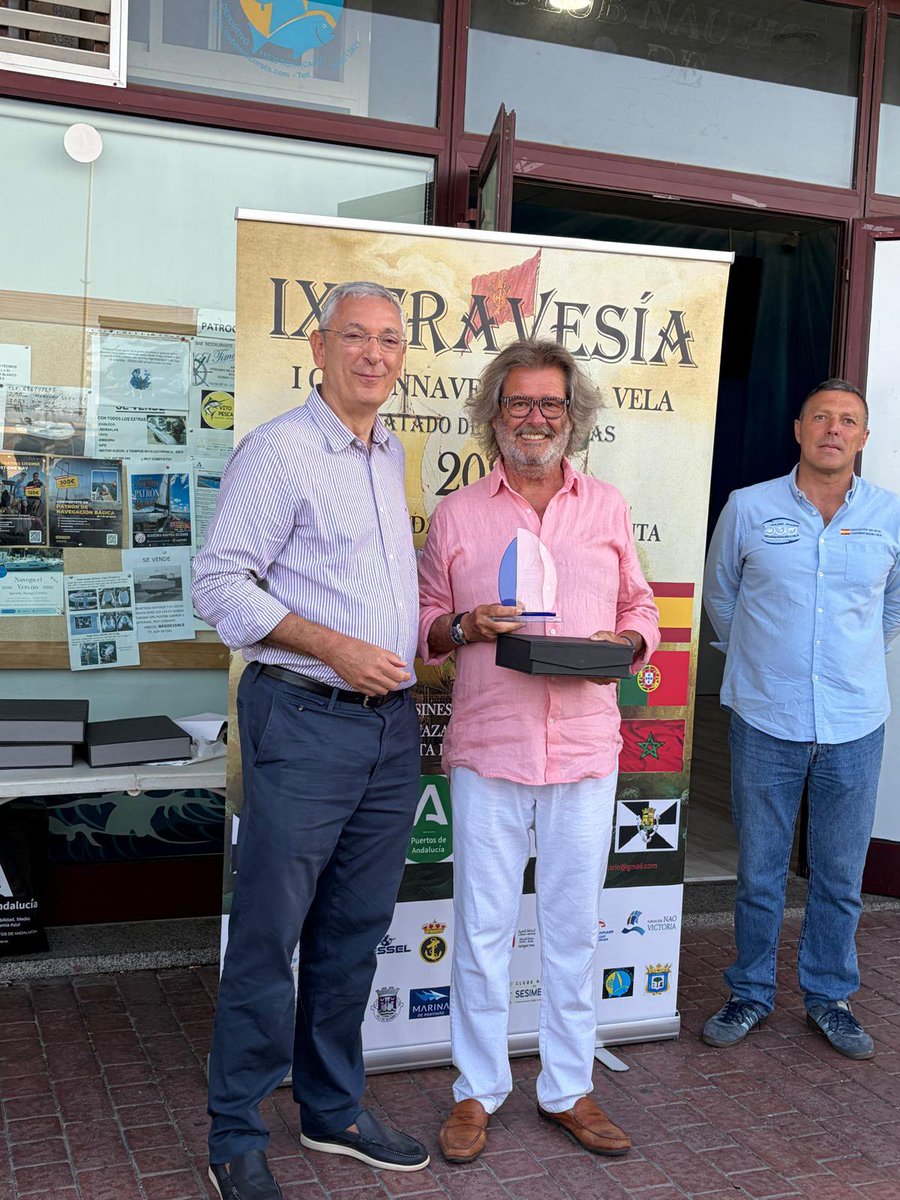 PuertosAND's tweet photo. ⚓ Asistimos en el puerto de Rota a la entrega de trofeos de la IX Travesía I Circunnavegación a Vela Tratado de Tordesillas 2026 organizada por la Asociación V Centenario. 
Nuestro director general, @iaossorio, hizo entrega del Premio Especial Junta de Andalucía a los ganadores https://t.co/qKqo5WHap1