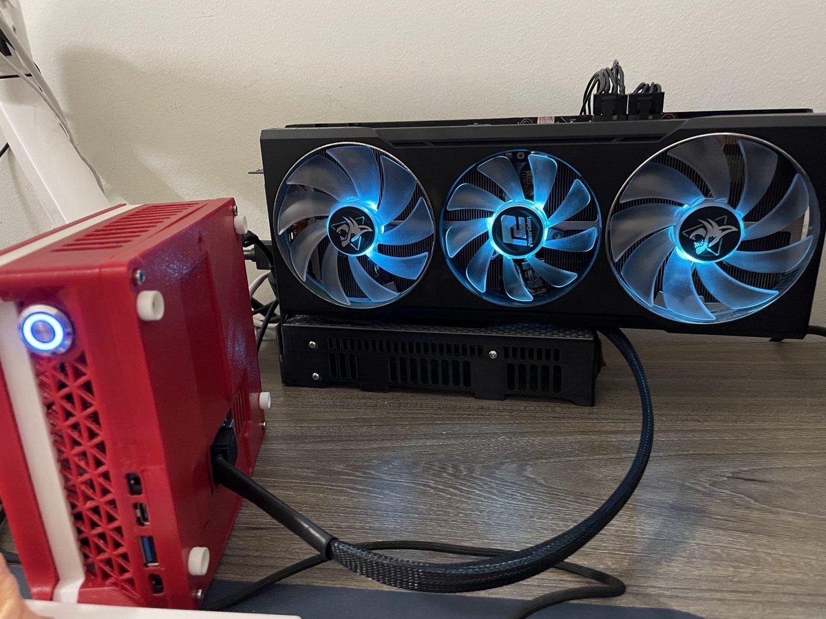 MiniPC_Club's tweet photo. Mini PCs with OCuLink are especially interesting:
They allow you to connect an external GPU and expand your graphics power when needed.
A very attractive option for gaming and creative work.
#OCuLink #eGPU #MiniPCGaming https://t.co/jMTjytLEpy