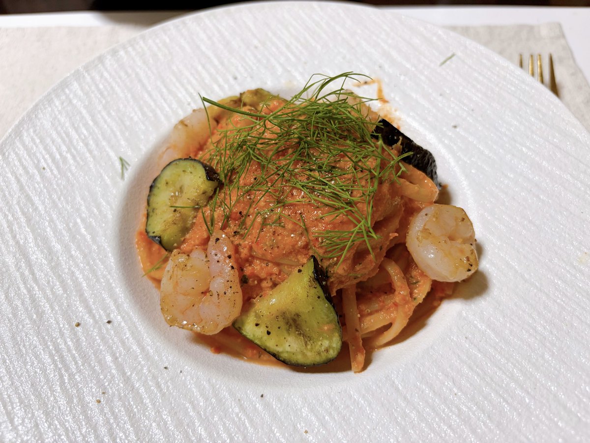 17kanon29's tweet photo. トマトパスタ
トマトをミキサーにかけてソースにしてみた🍅
うっまぁ〜😆
しかし、雷凄くなってきたんだが⚡️😱😱😱😱
#夕飯
#トマトパスタ
#雷 https://t.co/yvJrQ8wYxI