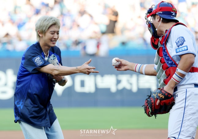 myoujousoo's tweet photo. 삼성 라이온즈 찬열 시구⚾
#찬열 #CHANYEOL 
https://t.co/x76zIaoJMw
https://t.co/4eqeEu7AR0
https://t.co/y6uDOI9bRH
https://t.co/tg1HYUj7C7
https://t.co/xEpwlAFfhu
https://t.co/KiqgfMbwP3
https://t.co/n14FuOZnJo https://t.co/YalnRosWzq