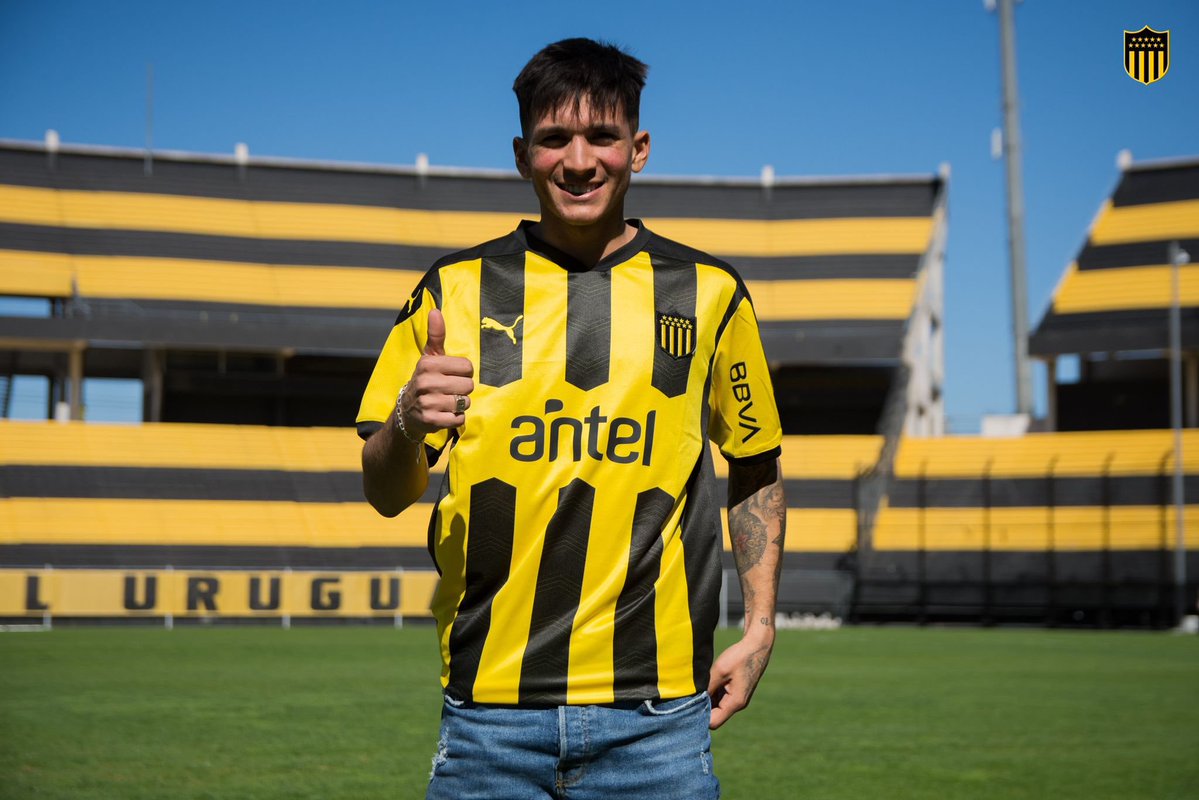 Buysan's tweet photo. 📌 Peñarol sigue de cerca la situación de Ignacio Laquintana

El extremo termina su vínculo con el Huesca de España y debe volver a Brasil. Peñarol está interesado en contar con el delantero.

Información de @F_Bertolini en La Mañana del Fútbol.

▶️ https://t.co/3Rfac8OXCo https://t.co/0eL4c4CV2j