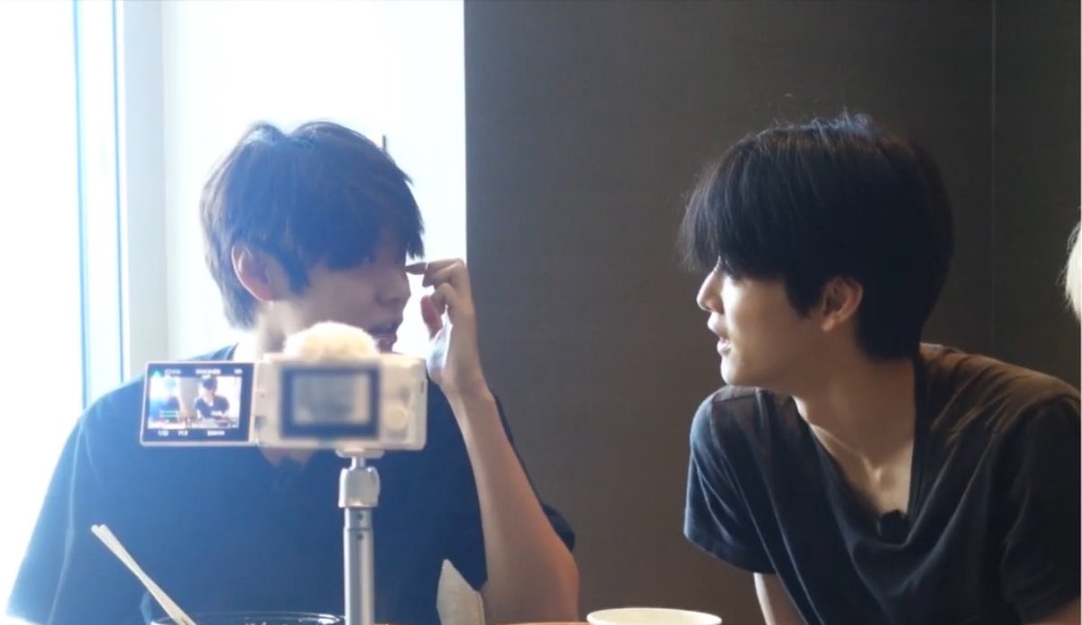 joje11ss's tweet photo. 꽃을 보듯 너를 본다 https://t.co/JH4IQ6bDlK
