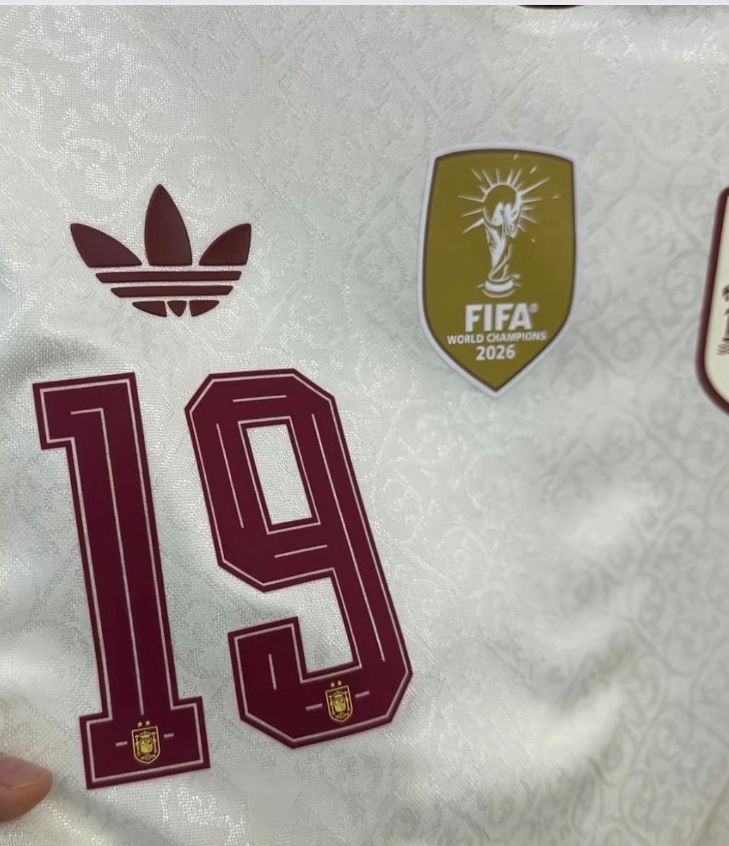 GxlDeFekir's tweet photo. Es una barbaridad como están de conseguidas las camisetas con las dos estrellas y el parche de campeón del mundo de @Cheapftball666 

Os dejo su página para que le echéis un ojo👇🏼👇🏼

https://t.co/OyrpuhCHKr https://t.co/LJGV44YggP