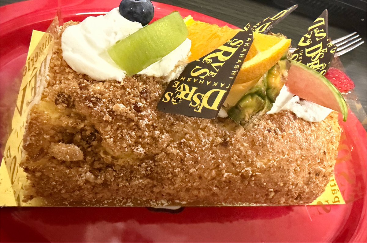 hakton1's tweet photo. ポイントカードが貯まって400円引いてくれた
ロールケーキはここが1番うまい https://t.co/glOk4hfoPV