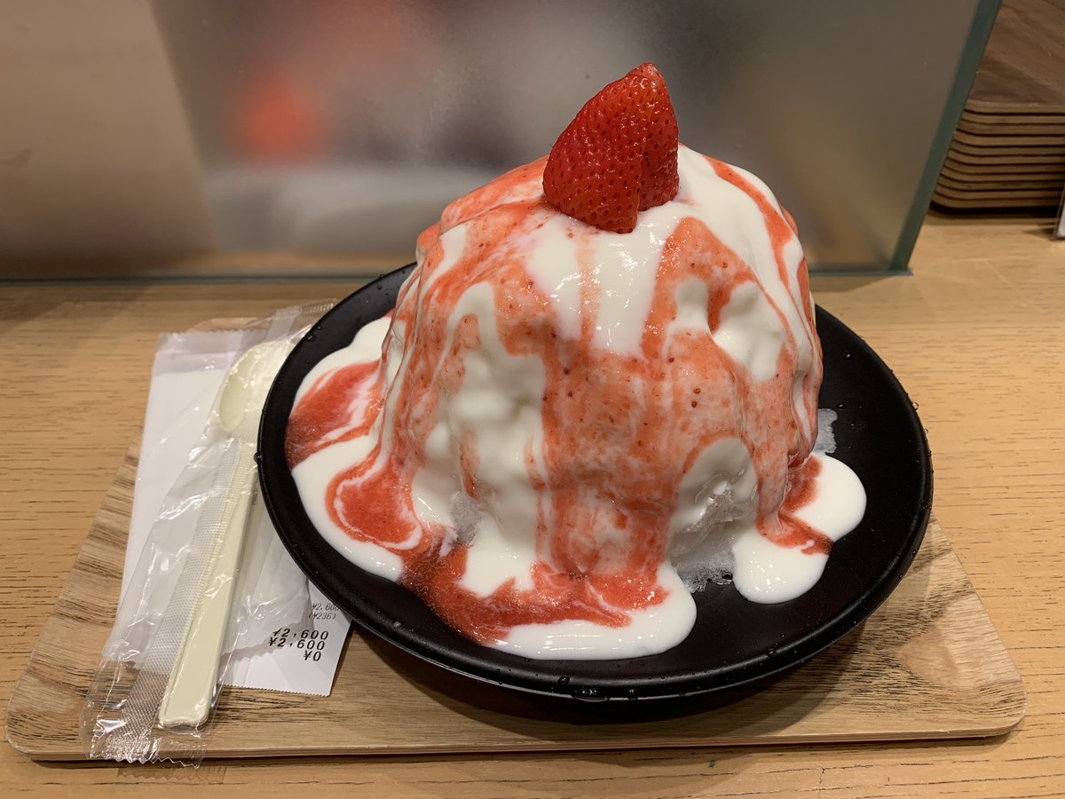 fuyuki_hou's tweet photo. 人生初のふわふわかき氷も食べた！！テンション上がった！！！🍧 https://t.co/4KjK8rrp5F