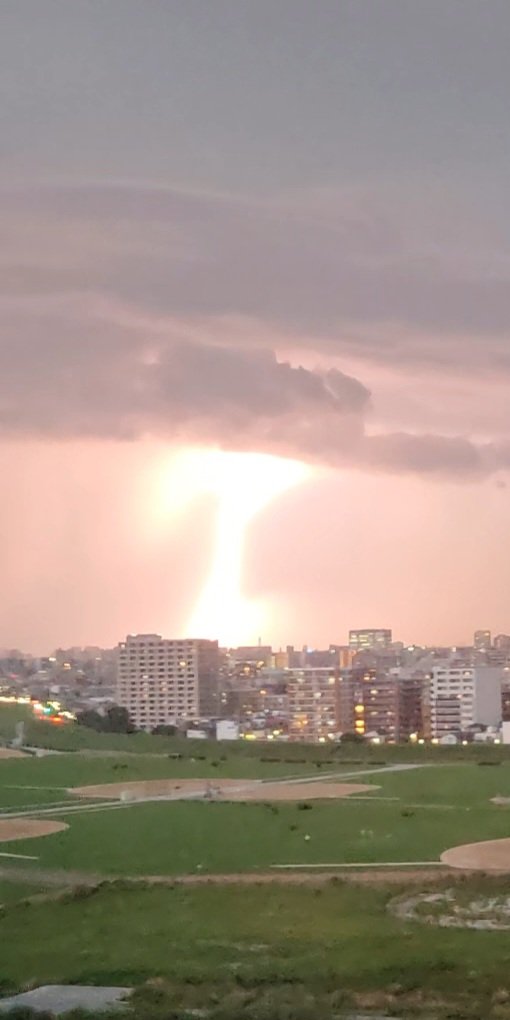 sinyArrow's tweet photo. 雷すごかったー
ラッキー https://t.co/wrTAMFum20