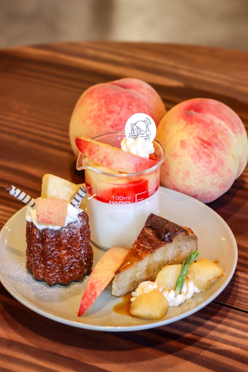funnybakecafe's tweet photo. 桃が主役のアフタヌーンティー🍑

その時期、一番美味しい桃だけを使ってます！ https://t.co/XTJBIK9RyB