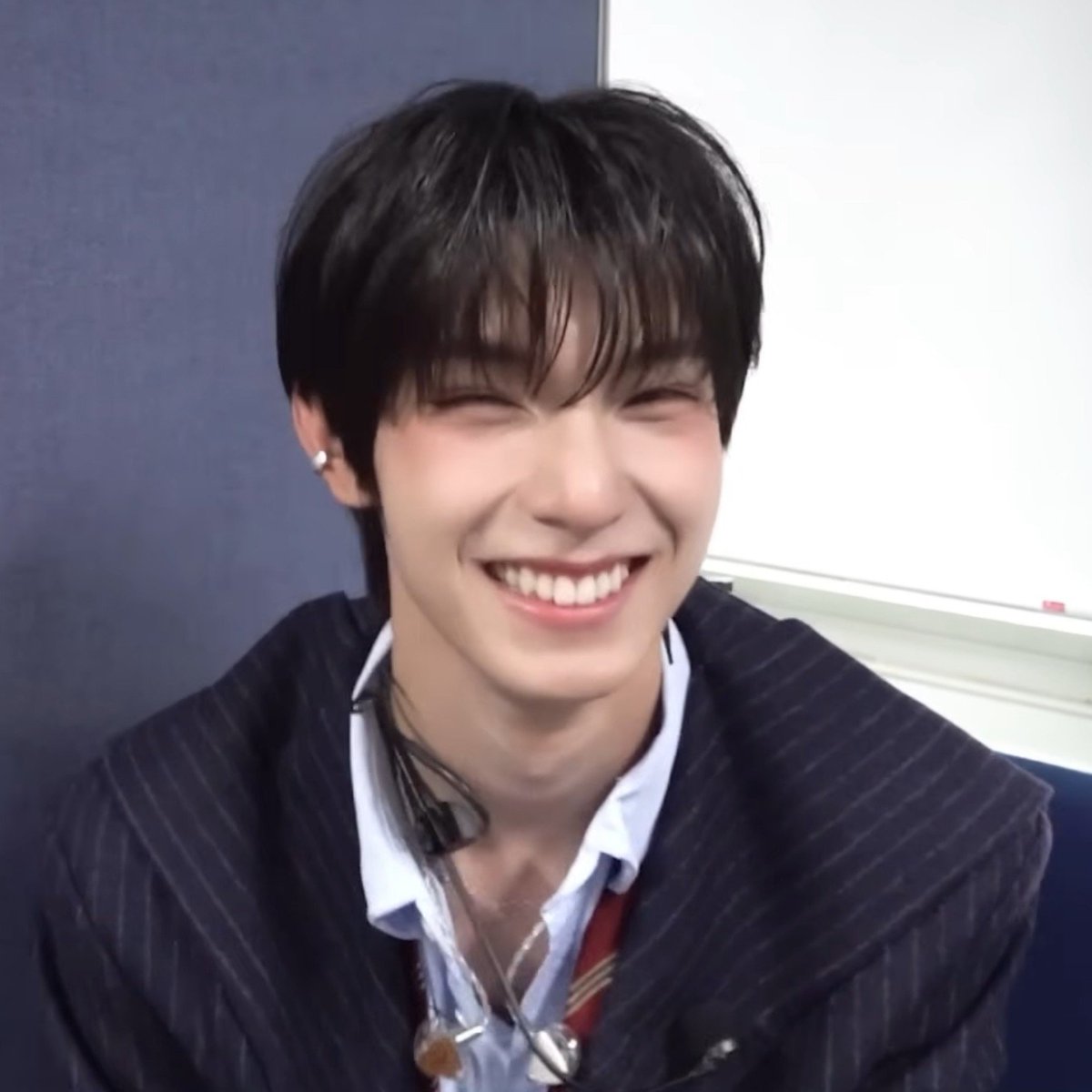 vjfjdwnl's tweet photo. 너무 동그랗고 매끈한나머지
젓가락에서미끄러져버린콩자반 https://t.co/rhm4Rl27g4
