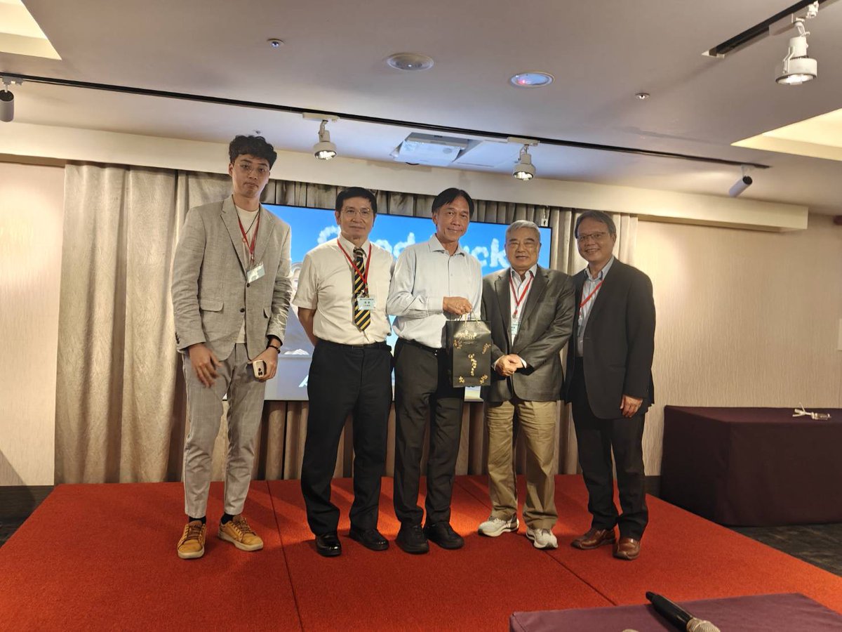 AiaIndex's tweet photo. 🎙️ AIA 團隊今天在台灣與投資人分享 AI 趨勢、全球市場，以及市場情緒如何影響投資決策。

The AIA team shared our latest views on AI, global markets, and investor sentiment in Taiwan today.

#AI #Investing #GlobalMarkets #MarketSentiment #AIA https://t.co/bptMgo3p1x