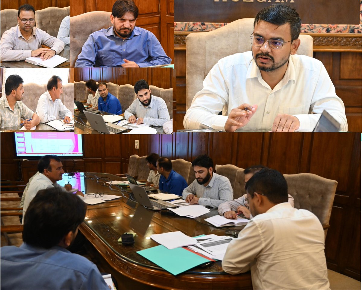 DioKulgam's tweet photo. DC Kulgam, Shahzad Alam reviewed the functioning of Municipal Council  Kulgam,Municipal Committee,Devsar, Yaripora and Frisal.
Assesses performance outcomes and ongoing dev projects,
@OfficeOfLGJandK 
@CM_JnK 
@diprjk 
@DcKulgam 
@Shahzad_2702 
@ddnewsSrinagar https://t.co/6IFWeQ1FNQ