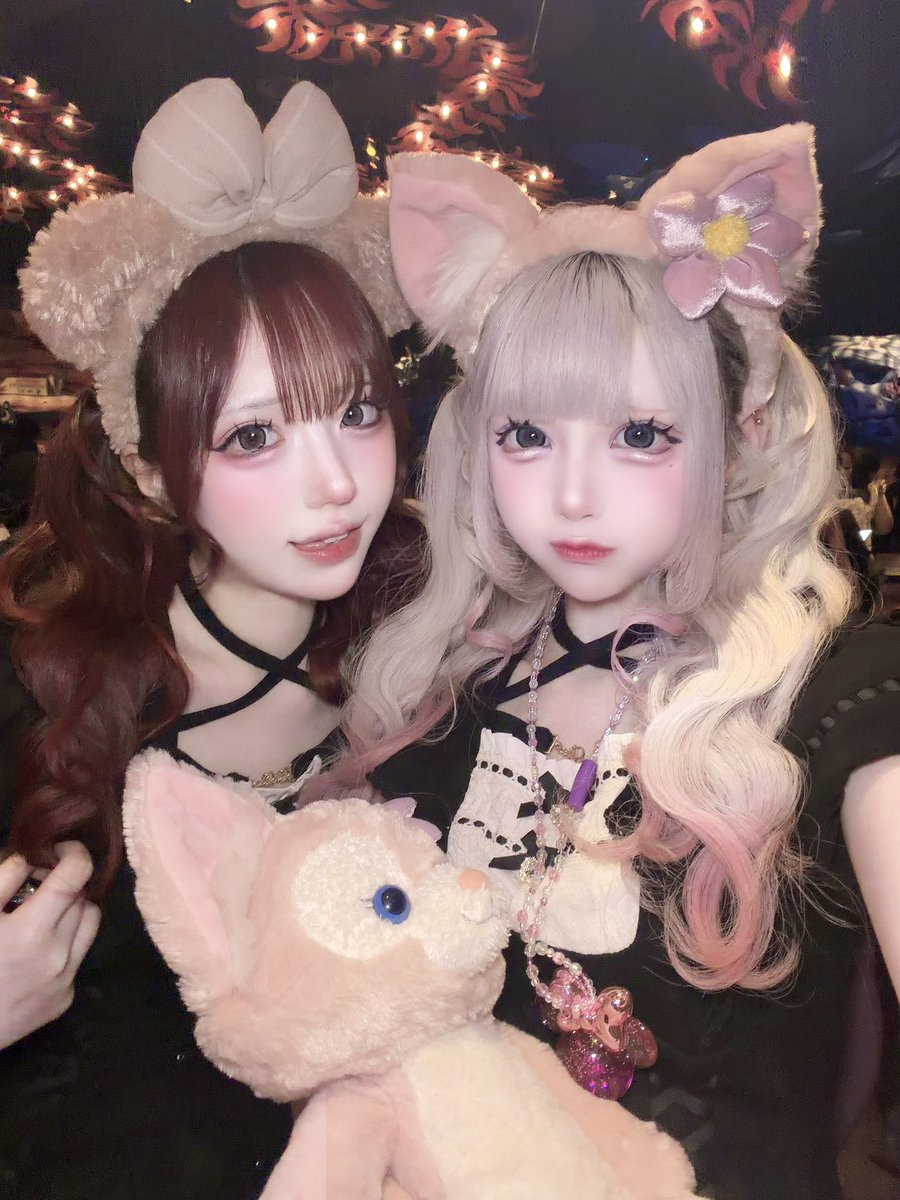 lovelycatbuny's tweet photo. 韓国人2人でディズニー行ってきたよん♪ https://t.co/X334V2sLhX