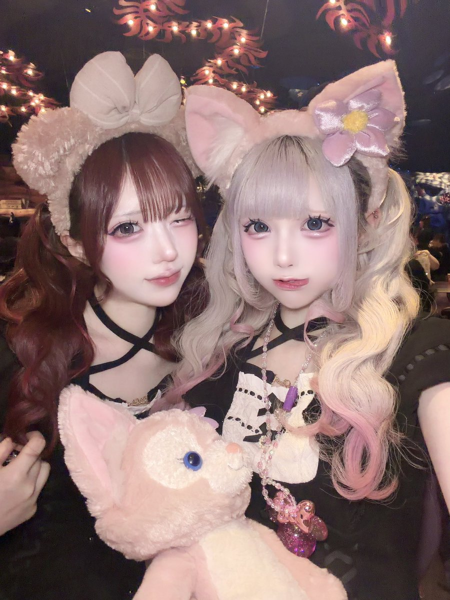 lovelycatbuny's tweet photo. 韓国人2人でディズニー行ってきたよん♪ https://t.co/X334V2sLhX