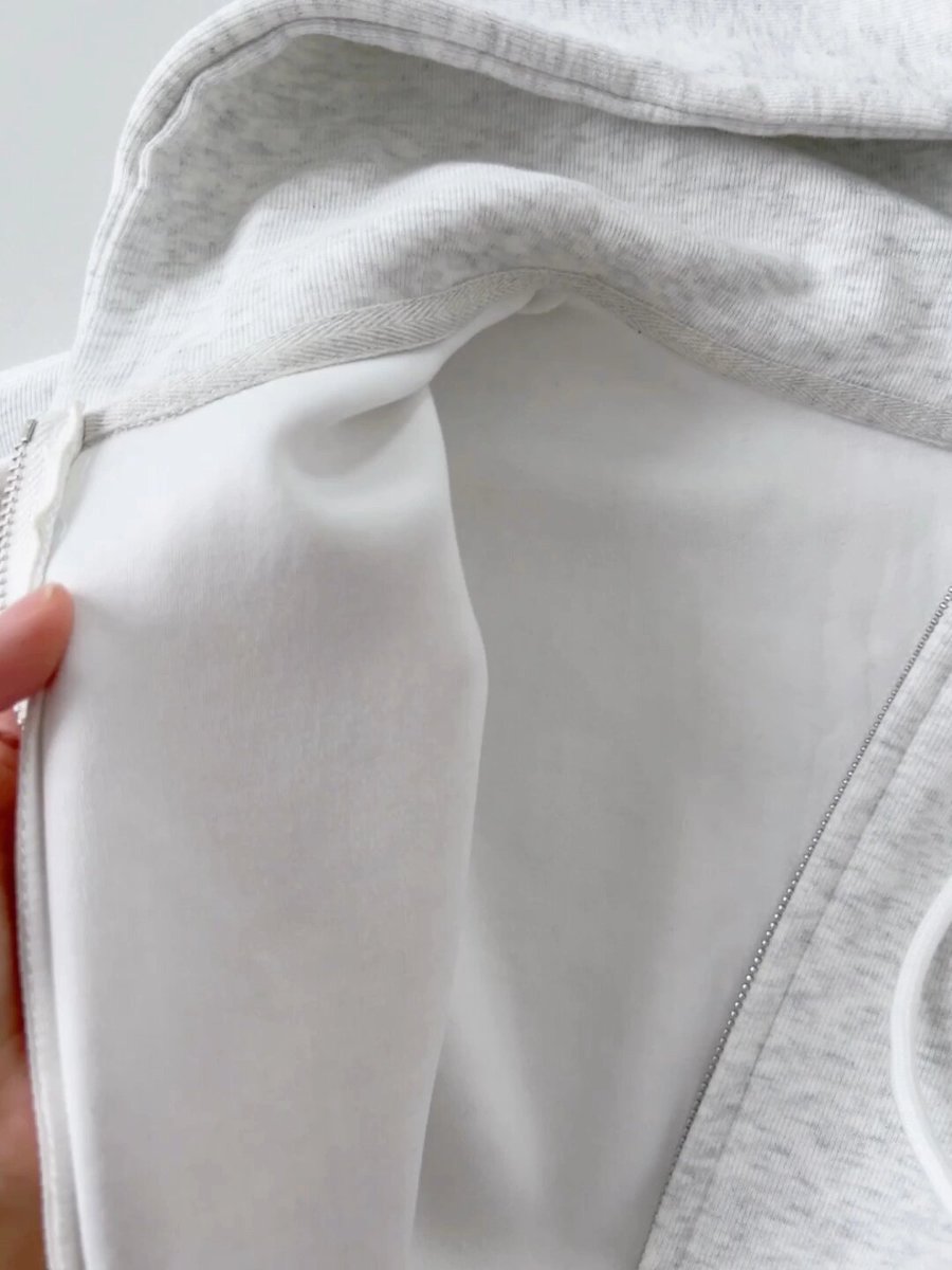 LashaundaAsoe's tweet photo. Just folded 5 loads of laundry and finally found my favorite hoodie under the pile—small wins make weekday evenings feel so much lighter! https://t.co/0CixZNHv7y