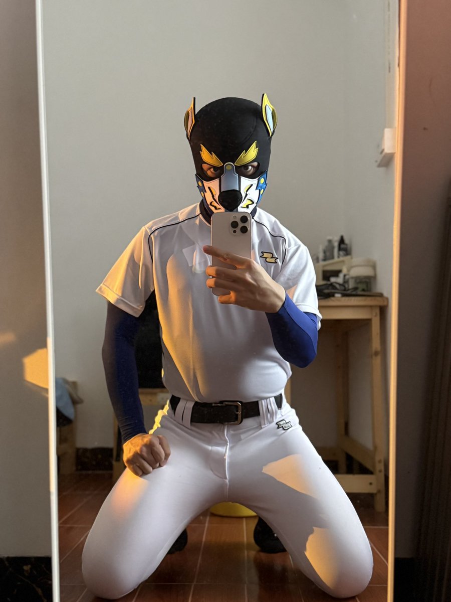 Yongiant224's tweet photo. 发生什么了？解除变身后棒球小狗⚾️变成🧠gooner锁狗

#puppy #锁狗 #gooner #骚狗 #m #棒球服 #前锁后塞 https://t.co/WrBahc46bl