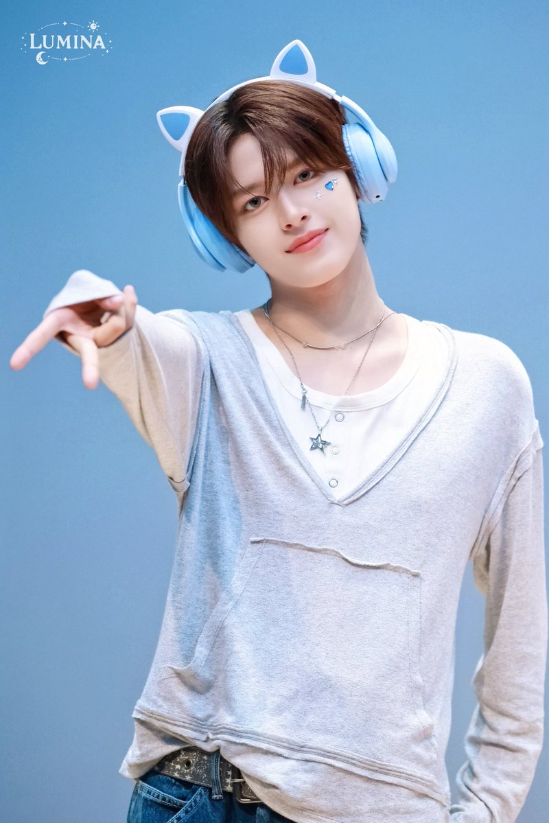Terutelumina_v's tweet photo. 260729 NY뮤직 테루 

혹시 게임속에서 나오셨나요...??🫪🩵

#TERU #테루 
#VAYONN #베이온 https://t.co/G2QYtsS8dG