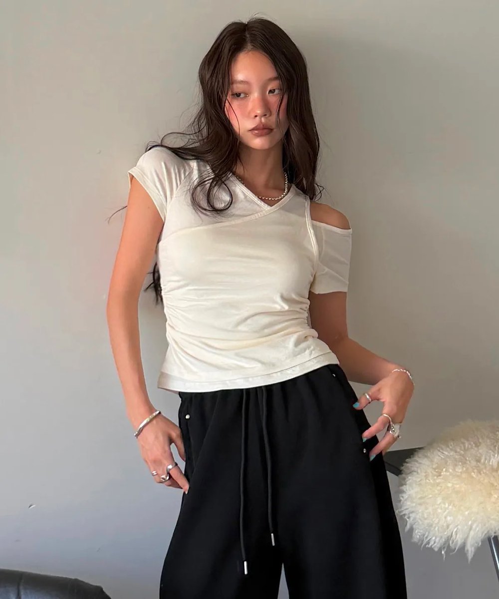sunkissgirls's tweet photo. Mixxo เสื้อเลเยอร์เบสิกที่ไม่ธรรมดา sale 58% (590฿) ขายดีมากๆนะคะ 🤍🛁⛲️ https://t.co/L0Gwoevrk7