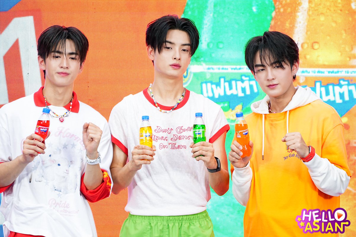 Hello_asian's tweet photo. “พี่ขุนพล-น้องฮาร์ท-น้องจินวุค” พรีเซนเตอร์คนเก่งคับเฮีย ร่วมงาน “แฟนต้า” 10 บาทคับเฮีย โดนเส้นสุดมันส์ กับ BUS

FANTA X BUS

#FantaXBUS
#KHUNPOL
#HEARTchuthiwat
#JINWOOKkim
#BUSbecauseofyouishine https://t.co/FsGBhhoZhd