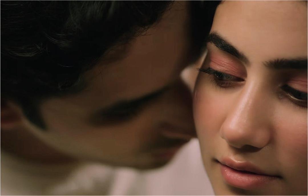Nawab4567's tweet photo. Some love stories don't need kisses to feel magical. A single glance, a shy smile, and HeeWab's chemistry are enough. 💖
#tujulietjattdi
#heewab https://t.co/Vbmq2aPb4X