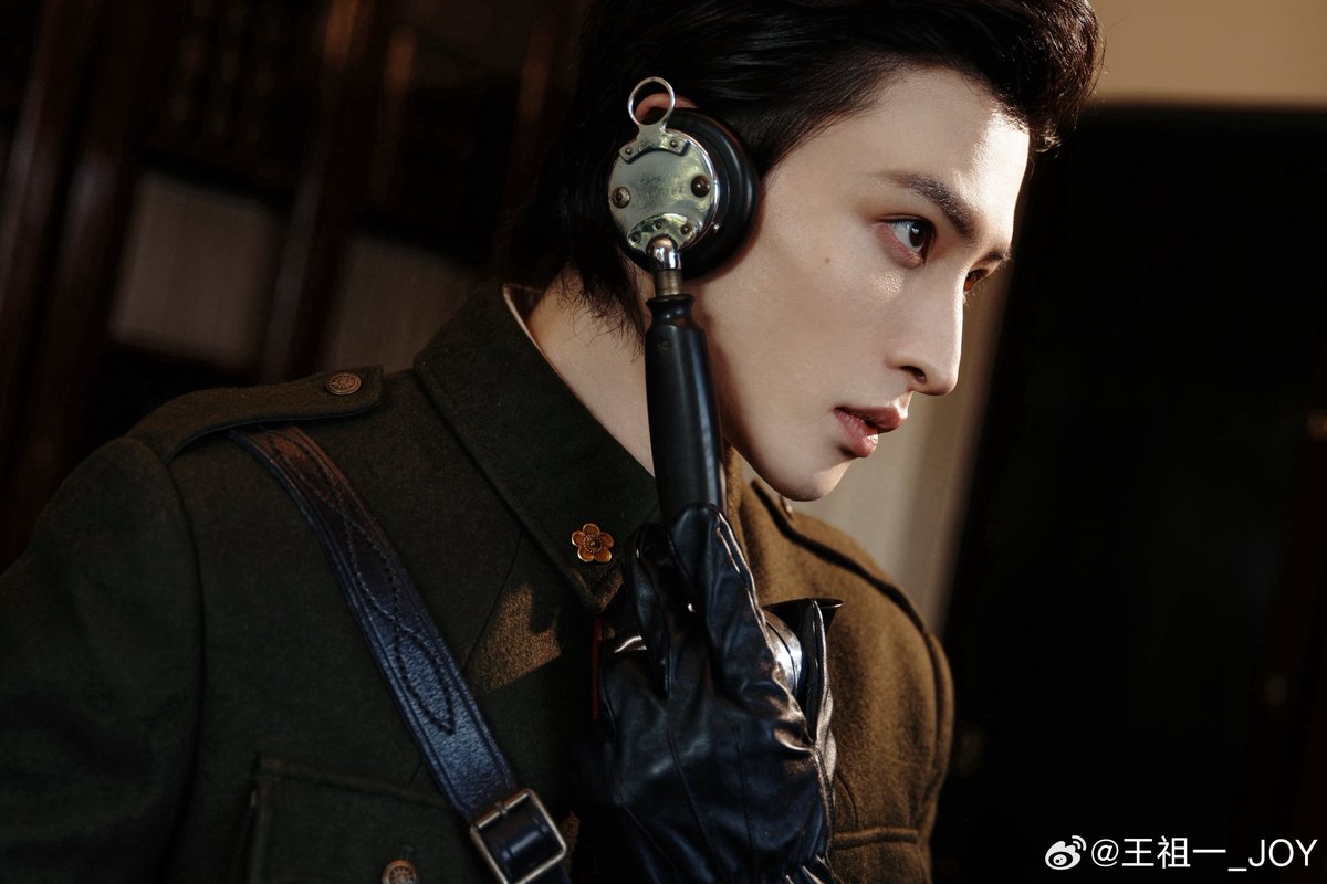 xiaoxinxuu's tweet photo. กรี้ดดดดดดเป็นลมๆๆๆๆๆๆๆๆ ตาเสี่ยวอวี๋ถอดหน้ากากดาเมจมาก มามุงฮีเยอะๆนะ

#เก้าสกุล #MysticNine #九门
#หวังจู่อี #WangZuyi #王祖一 https://t.co/uL3tMuMMY6