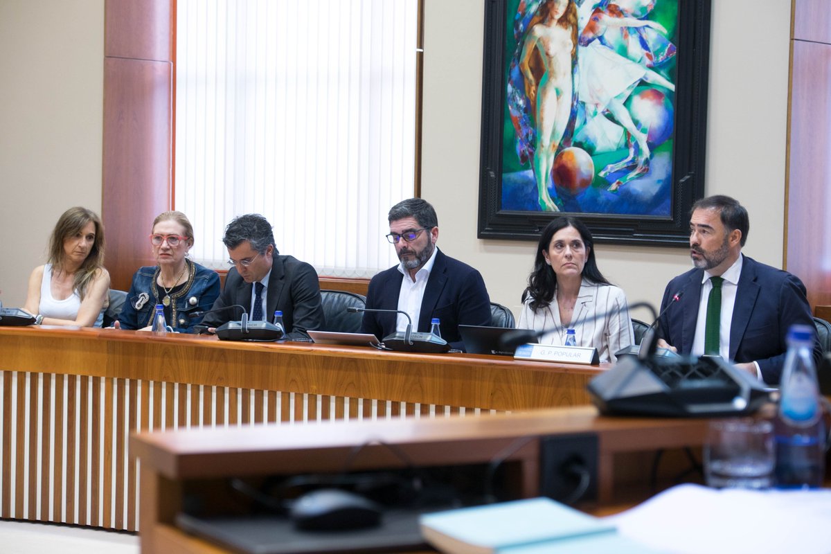 GrupoPopularGal's tweet photo. O BNG monta un novo teatrillo no @Par_Gal  mentres cala ante un financiamento que prexudica gravemente a Galicia. 🎭

Desde o @ppdegalicia mantemos a mesma posición: non aceptaremos un sistema inxusto, arbitrario e insolidario para Galicia.💙

@pazos_alberto https://t.co/KkzmCN6XO0