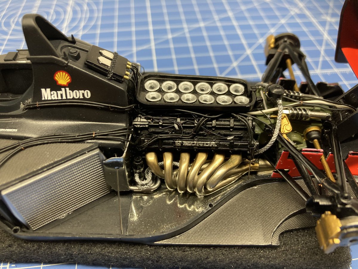 longtail314's tweet photo. 今朝のMP4/7A。
ラジエーターからのパイプはハンダを使用。
パイプ周辺の断熱板とリザーブタンク？は自作しました。存在感薄く残念…
完成が見えてきました。

 #オートモデリング
#ダベリングモデリング https://t.co/EYzbOEL5xb