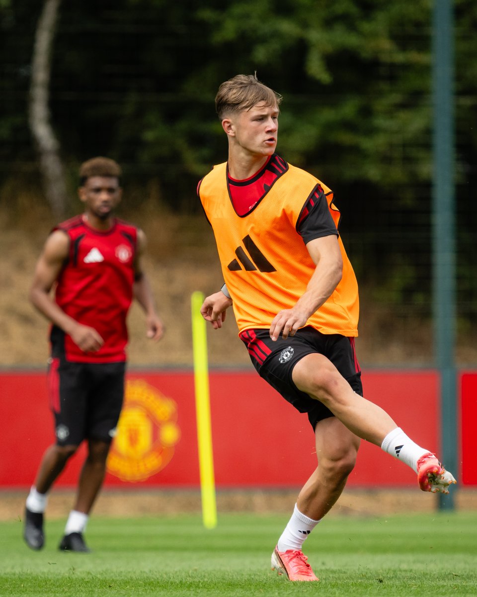 ManUtd's tweet photo. Sharpening up for Saturday ⚔️🇸🇪 https://t.co/xkeHeiZqc6