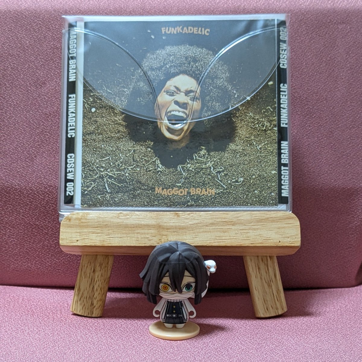 whi0723's tweet photo. 《Now On Play🎶》

『マゴット・ブレイン/ファンカデリック』(1971)

私がＰ−ＦＵＮＫを聴き始めたのは、既にピークを過ぎていた頃

トーキング・ヘッズの『リメイン・イン・ライト』経由で興味を持った

音楽誌ではない雑誌のＰ−ＦＵＮＫ特集も参考にした

レコードは多分廃盤だった

#Funkadelic https://t.co/Lppb76sEzi