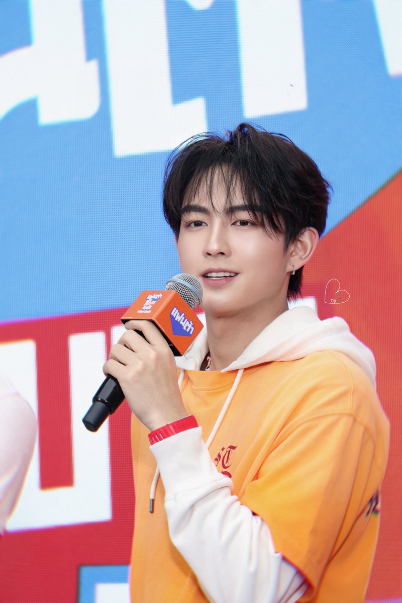 TN_heartcu's tweet photo. ทรงผมน้องฮาร์ทวันนี้ แอบแบ๊ว🥰

Fanta X BUS 
#FantaXBUS
#KHUNPOL #HEARTchuthiwat https://t.co/m5t1L7cHAo