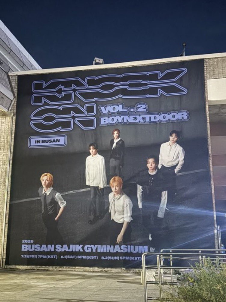 TICKET8MARIA's tweet photo. #wts
BOYNEXTDOOR ‘KNOCK ON Vol.2’ IN BUSAN🇰🇷
釜山公演 名義変更対応

07.31 (金) 19:00
08.01 (土) 18:00
08.02 (日) 17:00

【譲】
F1・F2・F3
2階：1・8・11区
3階：3・15区

ご希望のお席をご案内可能です✨
ご購入・お問い合わせはDMまで📩
#보이넥스트도어 #釜山 #チケット代行 #名義変更 https://t.co/oWV3JQteY5