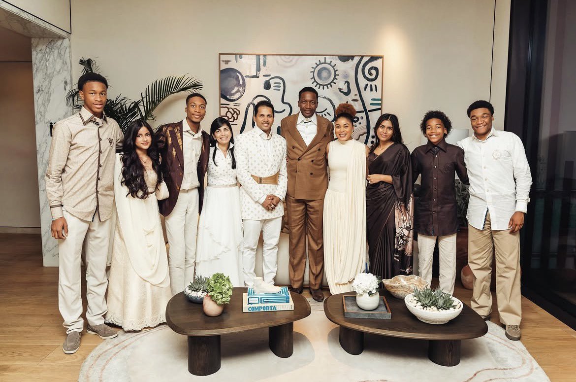 UebertAngel's tweet photo. The FAMILY!  Congratulations 🎊🍾🎈 Thank you all for your love and PRAYERS ! https://t.co/YyPwnjUVjp
