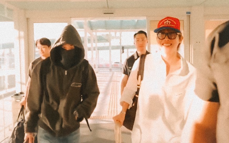 _prodkv's tweet photo. have a safe flight, our jungkookie and hobi! 💘 https://t.co/kN7EAwKZAB