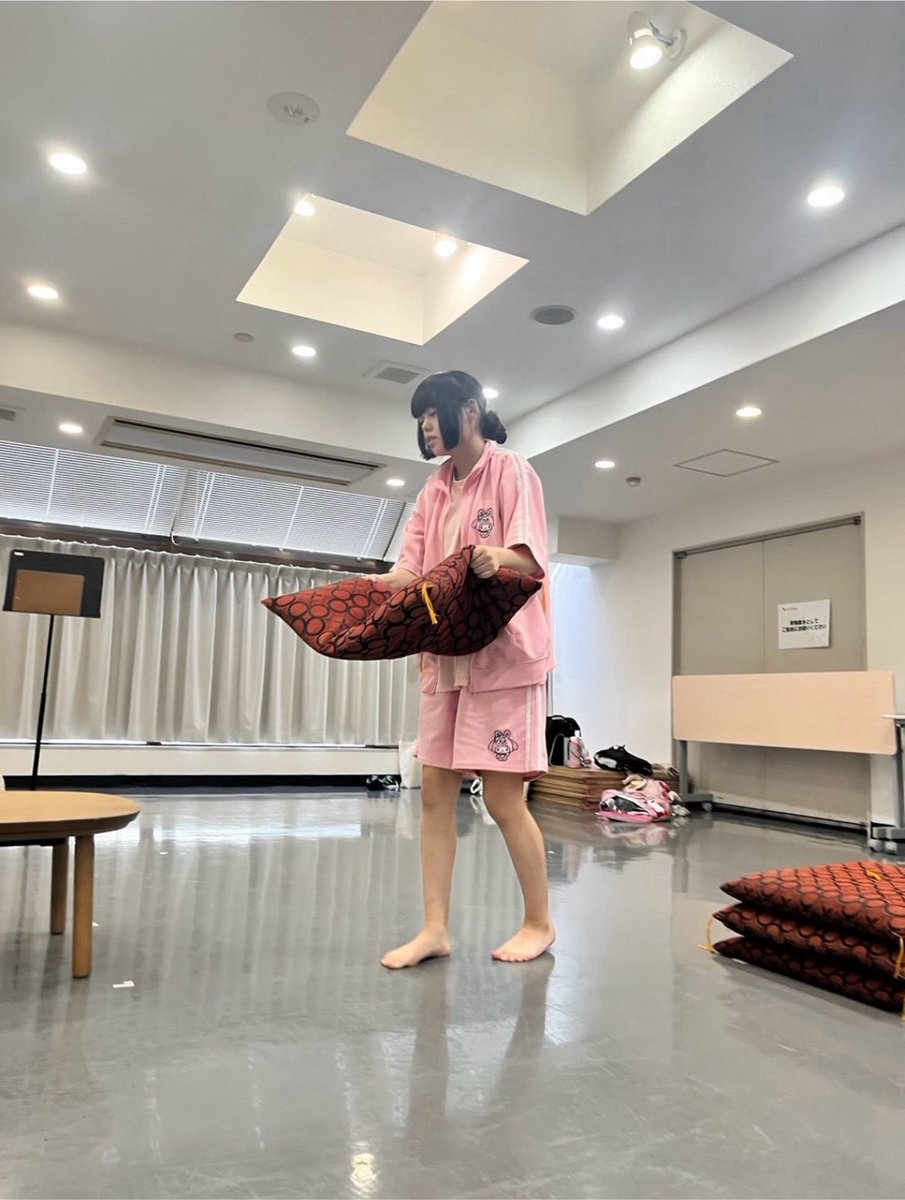 nichigei2024act's tweet photo. 本番まで残り2日‼️
今日のキャストコメントは！
＜両チーム・八重子＞

八重子は今回の作品で最年長！
おばあちゃんの衣装を選ぶのをとても苦戦していました笑
 #演劇  #シビれる日芸演劇祭2026  #日芸演劇祭 https://t.co/cFZXcs9Ryx