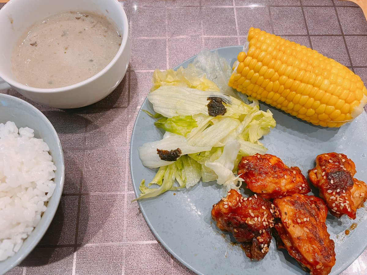 ILove610's tweet photo. ヤンニョムチキン
チョレギサラダ
とうもろこし
なすのポタージュ

最近暑くて料理するの嫌すぎる、、
レンジの料理なんかあるかなー🥵

#おうちごはん
#夜ご飯 https://t.co/83rBbl2z9V