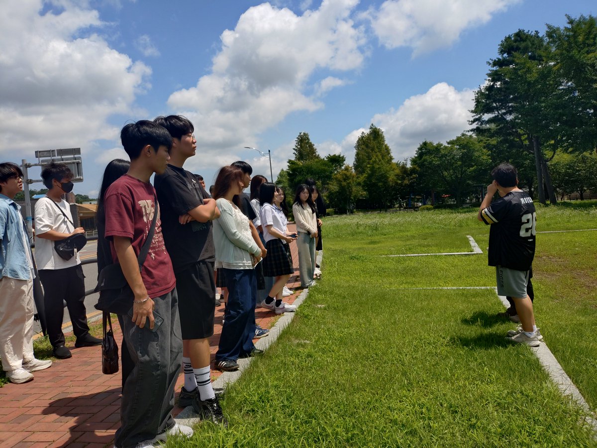 uedanishi's tweet photo. ★2026ソウル短期留学★
今日の高明中の生徒さんたちとの江華島ツアーは、まず平和エコパークからスタートでした。展望台は北朝鮮から1キロの距離でした。その後、キョドン島へ移り大龍市場で昼食。再び江華島へ戻り歴史博物館を見学。文化と歴史に触れる１日となりました。 https://t.co/5Zz1wiSPcV