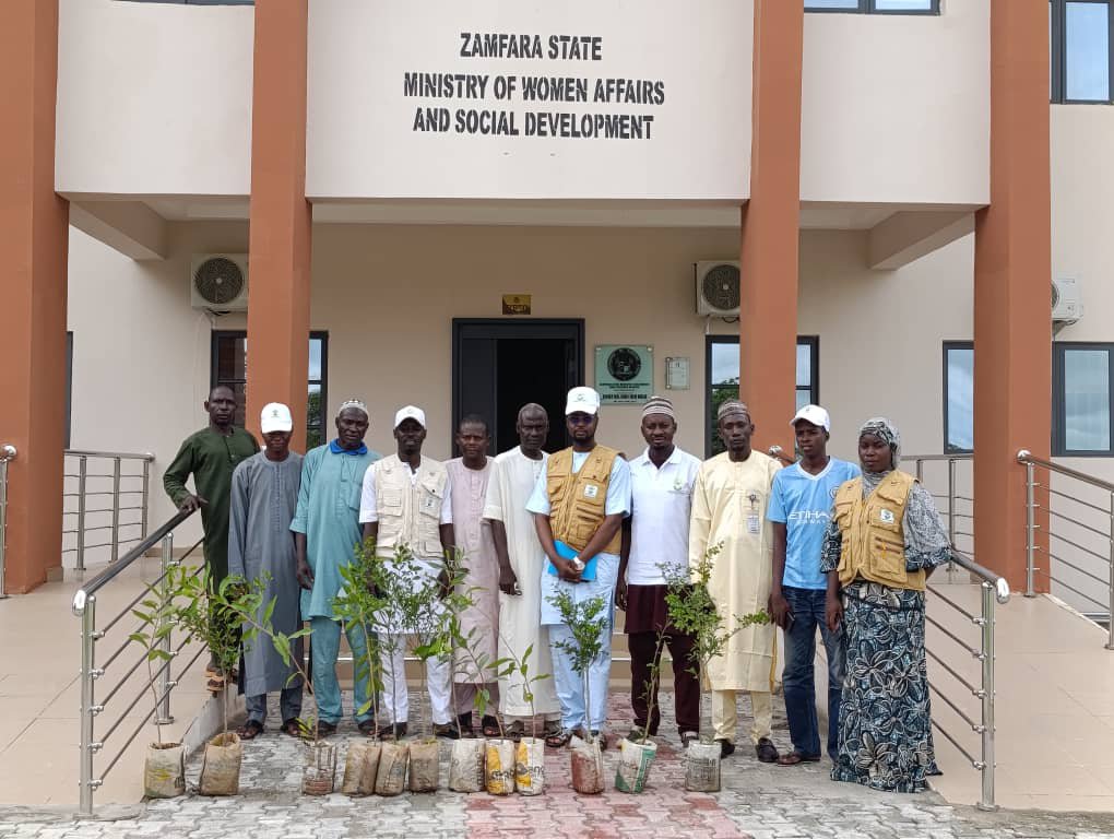 GreenerSpaceNG's tweet photo. GSF handed over seedlings today to:
1. Federal Medical Center, Gusau
2. Zamfara State Ministry of Women Affairs and Social Development

Collaborations like this drive tree planting across institutions for a greener, climate-resilient Zamfara. 
#GSF #TreePlanting #Zamfara https://t.co/DNJ5TxZAWG