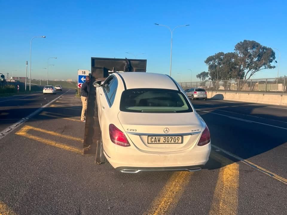 pookiepolls's tweet photo. FROM PIETER DU PLESSIS.

This morning at around 8:00, our car broke down on the off-ramp from the R300 onto the N2. Without any warning, it simply lost all power and came to a complete stop.

We called our insurance to arrange a tow truck and asked a friend to come and fetch us. Sitting stranded on that stretch of road was unsettling. Many people in Cape Town know its reputation, and we couldn’t help but feel vulnerable while we waited.

Just a few minutes later, Officer Lerato Moletsane stopped behind us. She immediately checked that we were safe and stayed with us until the tow truck arrived and our friend collected us.

Officer Lerato, thank you for your kindness, professionalism and willingness to help complete strangers. Your presence brought us real peace of mind at a stressful moment. People like you remind us that there are still dedicated public servants who genuinely care.

It’s heartbreaking that so many South Africans feel anxious when they find themselves stranded on the side of the road. We hope for a future where no one has to fear for their safety in moments like these.

Thank you again, Officer Lerato. We will never forget your kindness.

WELL DONE OFFICER LERATO.