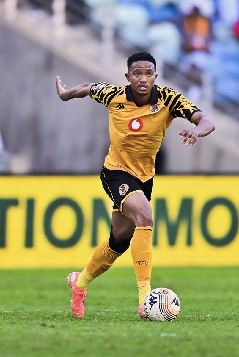 kickoffkulture's tweet photo. Kaizer Chiefs edging closer to Langelihle Phili transfer involving Ashley du Preez and potential Given Msimango swap to Stellenbosch.
Du Preez already en route to Cape Town with two year + one option agreed for return to the Winelands.
#amakhosi4life #stellies #chiefs https://t.co/QZwAUnCeDX