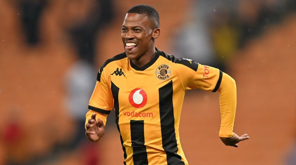 kickoffkulture's tweet photo. Kaizer Chiefs edging closer to Langelihle Phili transfer involving Ashley du Preez and potential Given Msimango swap to Stellenbosch.
Du Preez already en route to Cape Town with two year + one option agreed for return to the Winelands.
#amakhosi4life #stellies #chiefs https://t.co/QZwAUnCeDX